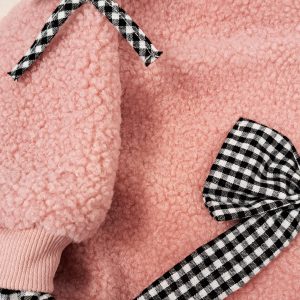Maglione invernale rosa con fiocchi